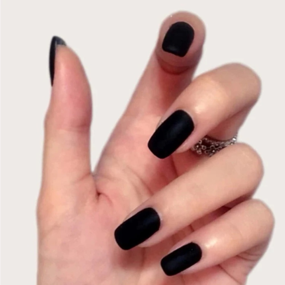 24 Piece Short Square Fake Nails 💅